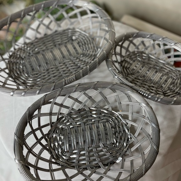 3 beautiful woven wire metal nesting baskets. - Picture 11 of 13